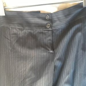 Preowned good condition been pinstripe career pant